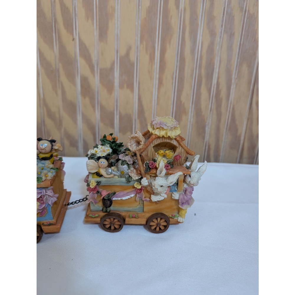 Vintage Easter Bunny Themed Figurine Train w/ Connecting Cars (set of 3) - Picture 4 of 7